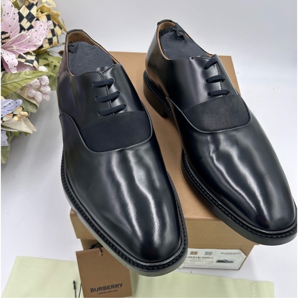 SOLD!!!! Men’s Burberry leather lace up Oxford, size 45 made in Italy.